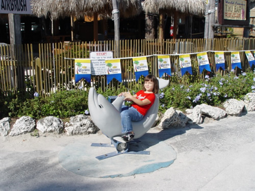 holiday-isle-tiki-bar-grill-islamorada-shopping-4.jpg