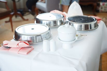 Free Shuttle | Hotel Breakfast in Bed Free Shuttle | Hotel Breakfast in Bed